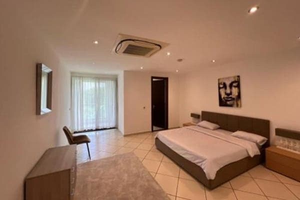 Spacious 3-bedroom house in Spintex